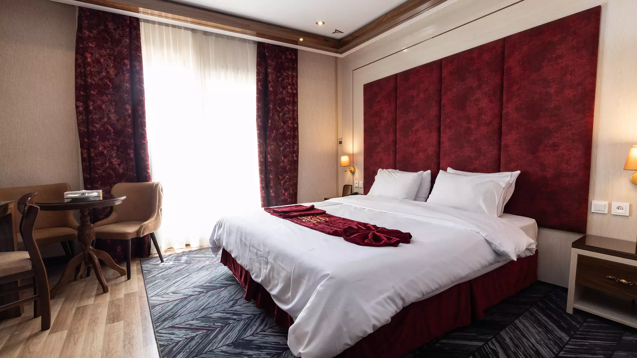 Alibaba https://cdn.alibaba.ir/ostorage/hotel-accommodation-images/67063a936af0f999b10ac66d_3765da0b-437c-4d1a-9003-6a4bedfb15d4_هتل تبرک - اتاق دوتخته دبل (1).webp